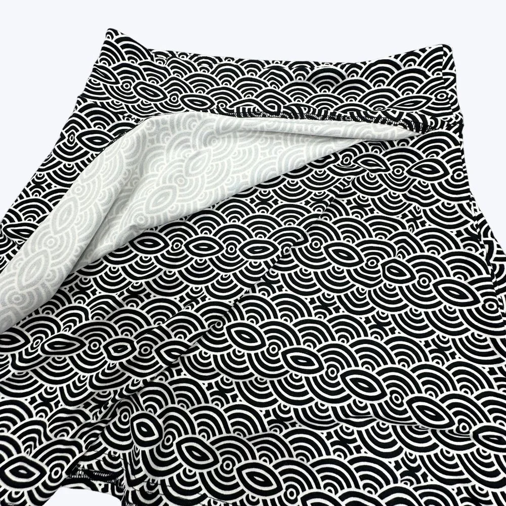 Soybu Athletic Skirt Size Medium Black and white‎ color way stretch pull on